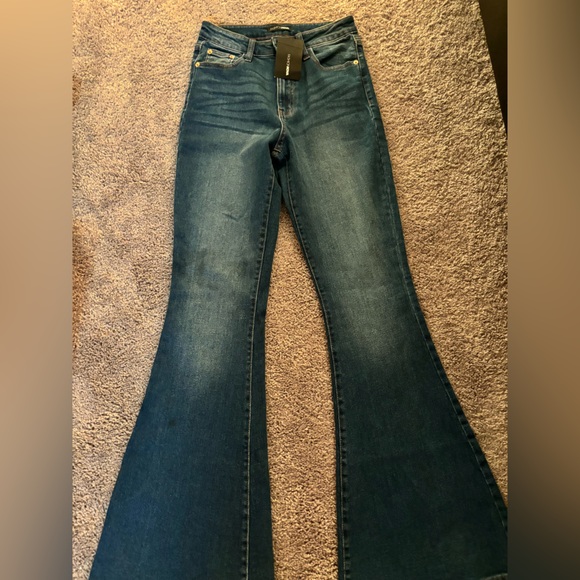 Pants - Selling 7 pairs of jeans in great condition, one is new , others worn twice
